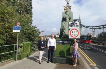 Hammersmith Bridge & Councillors Image